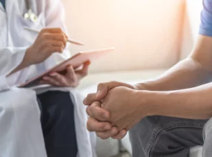 мужчина у врача